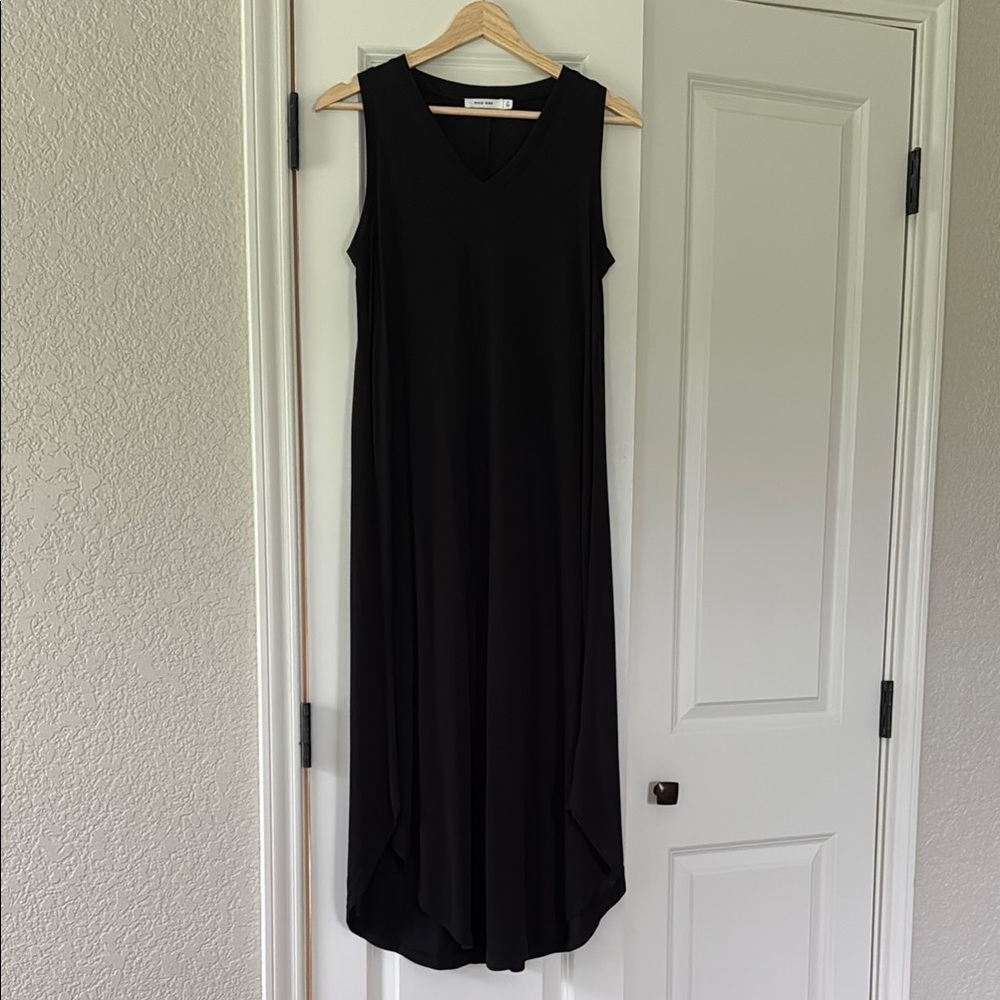 Mod Ref Black Sleeveless Sheath Dress